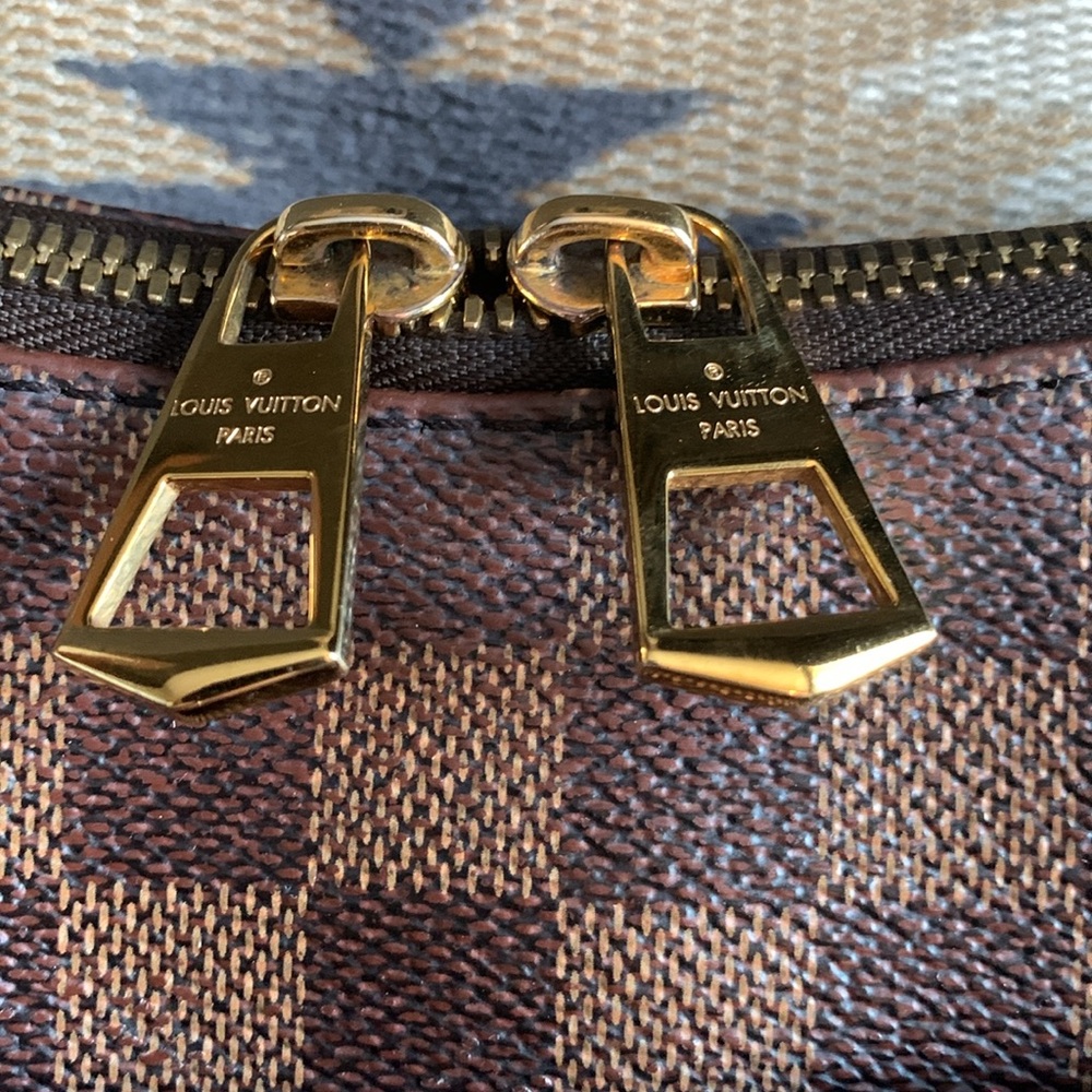 ❤️🤎💄💋Louis Vuitton South Bank Besace Bag❤️🤎💄💋 - Picture 5 of 16